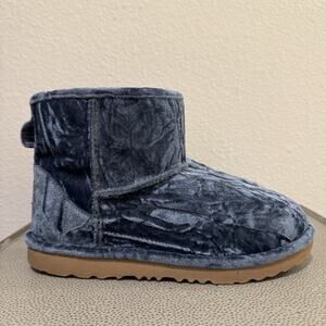 UGG Classic Mini II Velvet Boots Blue Wool Lining Womens 6 Slip On